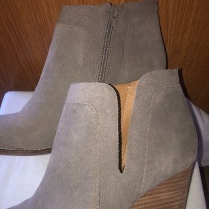 🍀Lucky Brand Short Gray Wedge Boot size 10